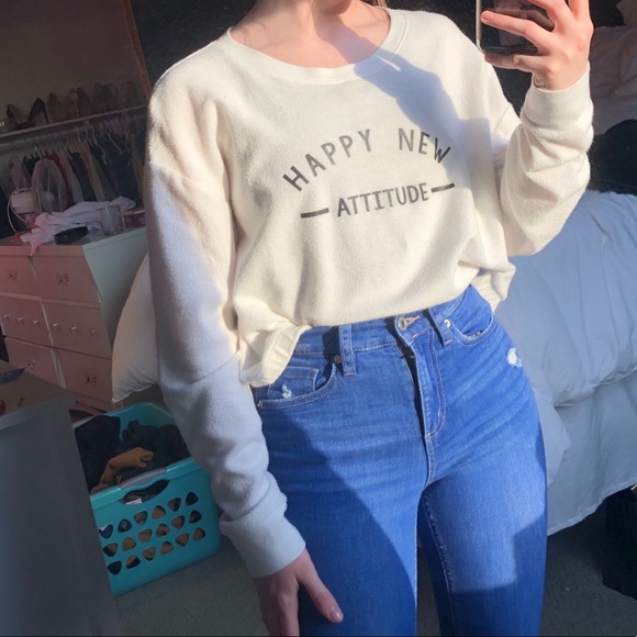 White semi cropped Aerie sweater, fits small - Picture 2 of 4